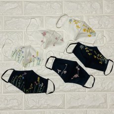 画像4: 手刺繍つるバラ柄 立体マスク (4)