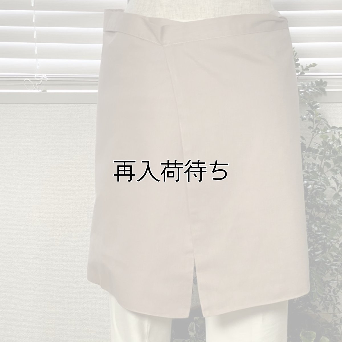 画像2: 【クチュール/エプロン】オリーブオイル手刺繍カフェエプロン｜ベージュ (2)