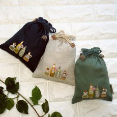 画像2: 手刺繍オリーブオイルボトル柄ドローストリングポーチ（小） (2)