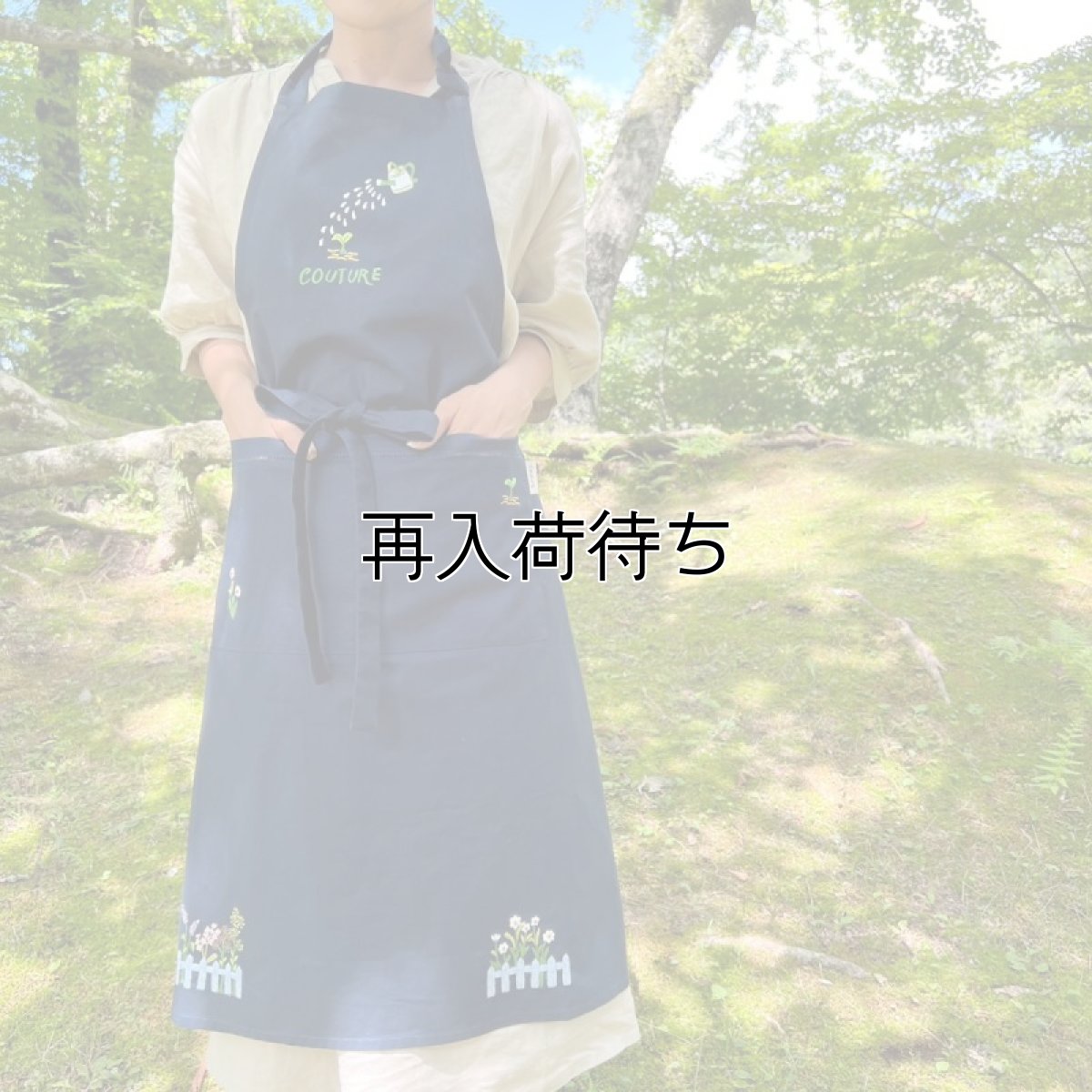 画像2: 【新製品】ウォーターガーデン手刺繍ホルターネックエプロン｜ネイビー (2)