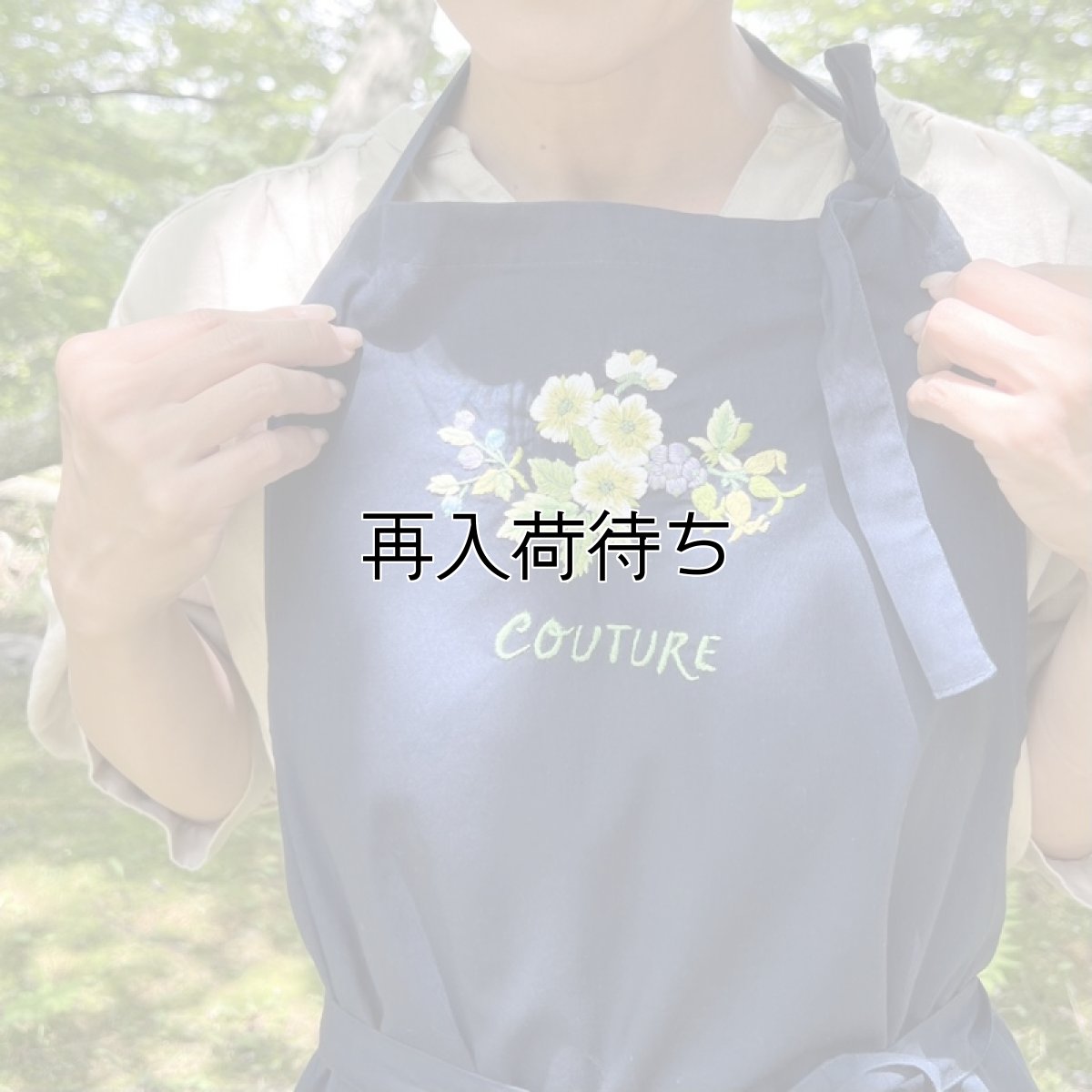 画像1: 【軽井沢ライク】ブルーベリー手刺繍ホルターネックエプロン｜ネイビー (1)
