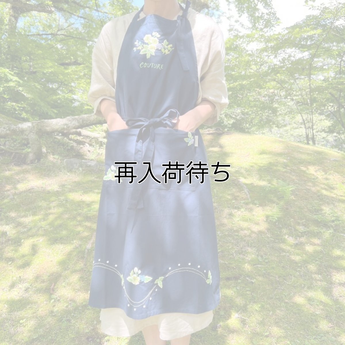 画像2: 【軽井沢ライク】ブルーベリー手刺繍ホルターネックエプロン｜ネイビー (2)