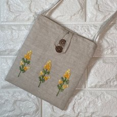 画像2: 手刺繍ポシェットミモザ柄　 (2)