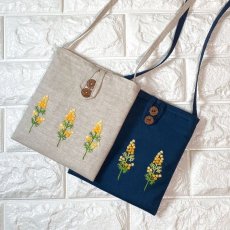 画像1: 手刺繍ポシェットミモザ柄　 (1)