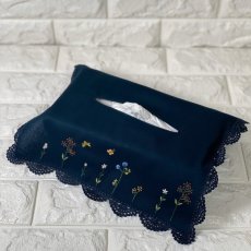 画像1: バタフライ＆ビー手刺繍ティッシュカバー｜ネイビー (1)