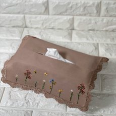 画像1: バタフライ＆ビー手刺繍ティッシュカバー｜ベージュ (1)