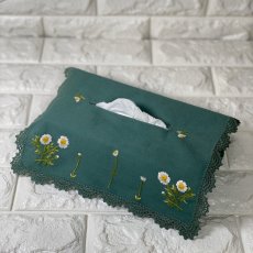 画像1: カモミール手刺繍ティッシュカバー｜グリーン (1)