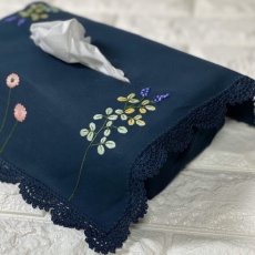 画像2: ナチュール手刺繍ティッシュカバー｜ネイビー (2)