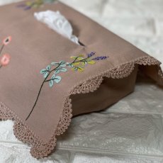 画像2: ナチュール手刺繍ティッシュカバー｜ベージュ (2)