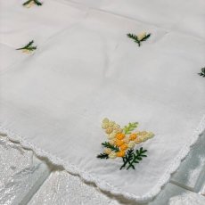 画像2: 【クチュール/ハンカチ】ミモザ手刺繍レースハンカチ｜白 (2)