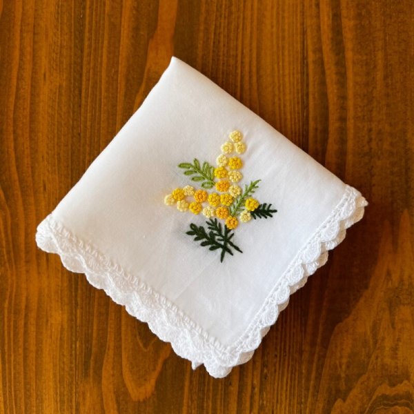 手刺繍レースハンカチ