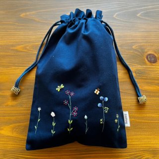 手刺繍ラウンドポーチ
