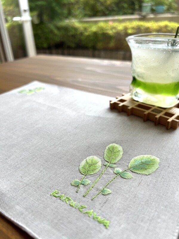 手刺繍ティーマット