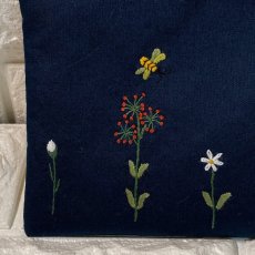 画像4: バタフライ＆ビー手刺繍クッションポーチ (4)