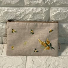 画像2: ミモザ手刺繍クッションポーチ (2)