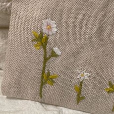 画像3: カモミール手刺繍クッションポーチ (3)