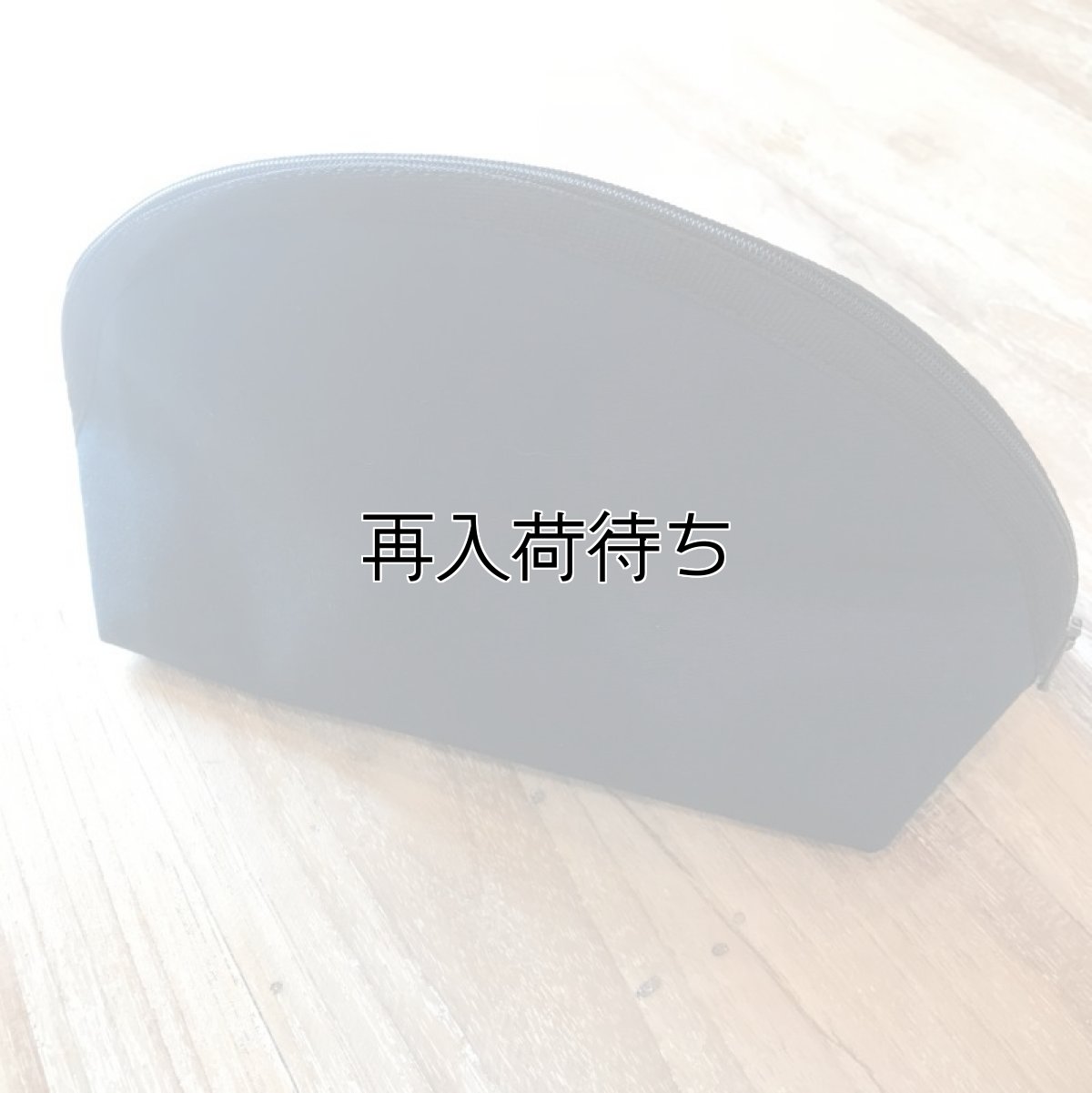 画像4: ミモザ手刺繍ラウンドポーチ｜ネイビー (4)