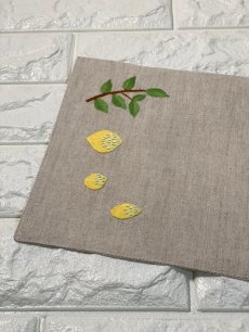 画像3: 手刺繍レモン柄ティーマット (3)