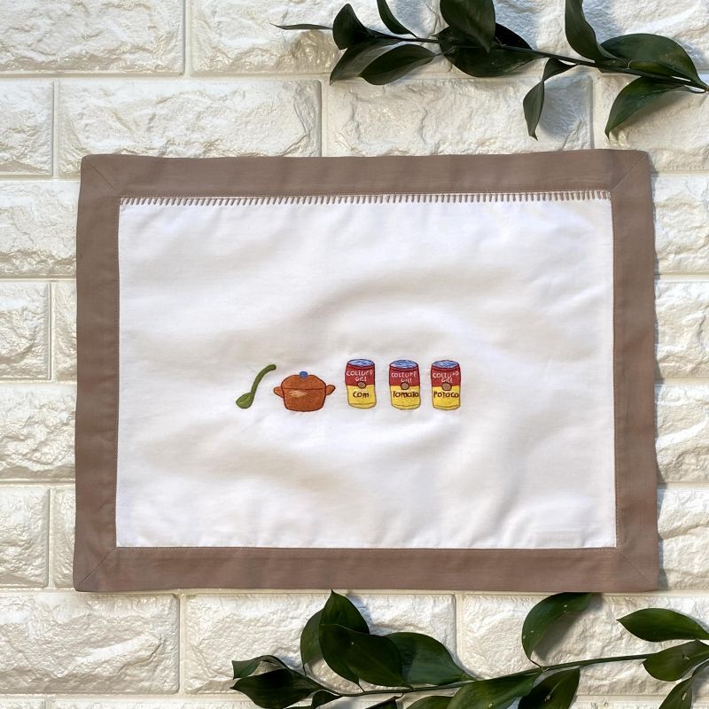 手刺繍キャニスター柄プレイスマット｜白
