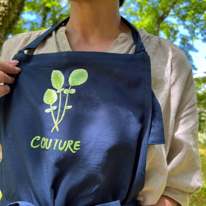 【軽井沢ライク】クレソン手刺繍ホルターネックエプロン｜ネイビー