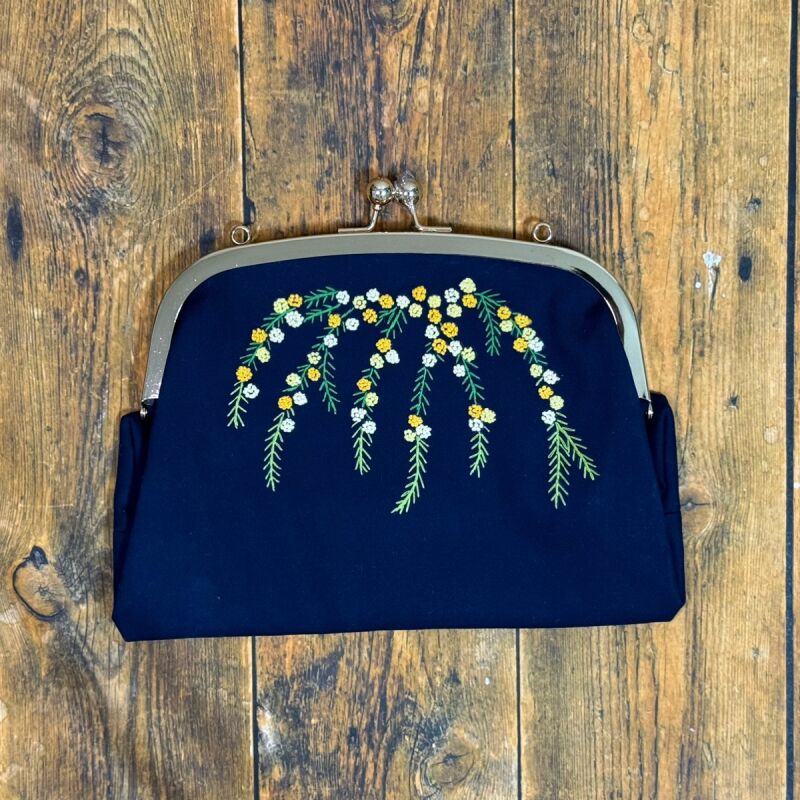 【クチュール/バッグ】ミモザ手刺繍がま口バッグ　ネイビー