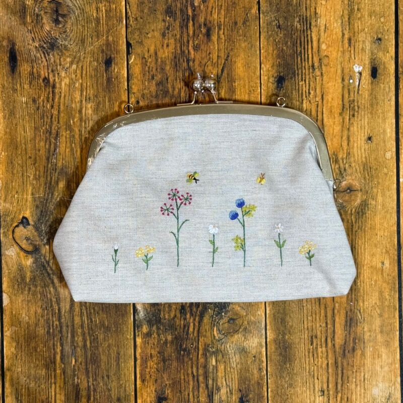 【クチュール/バッグ】バタフライ＆ビー手刺繍がま口バッグ　生成色